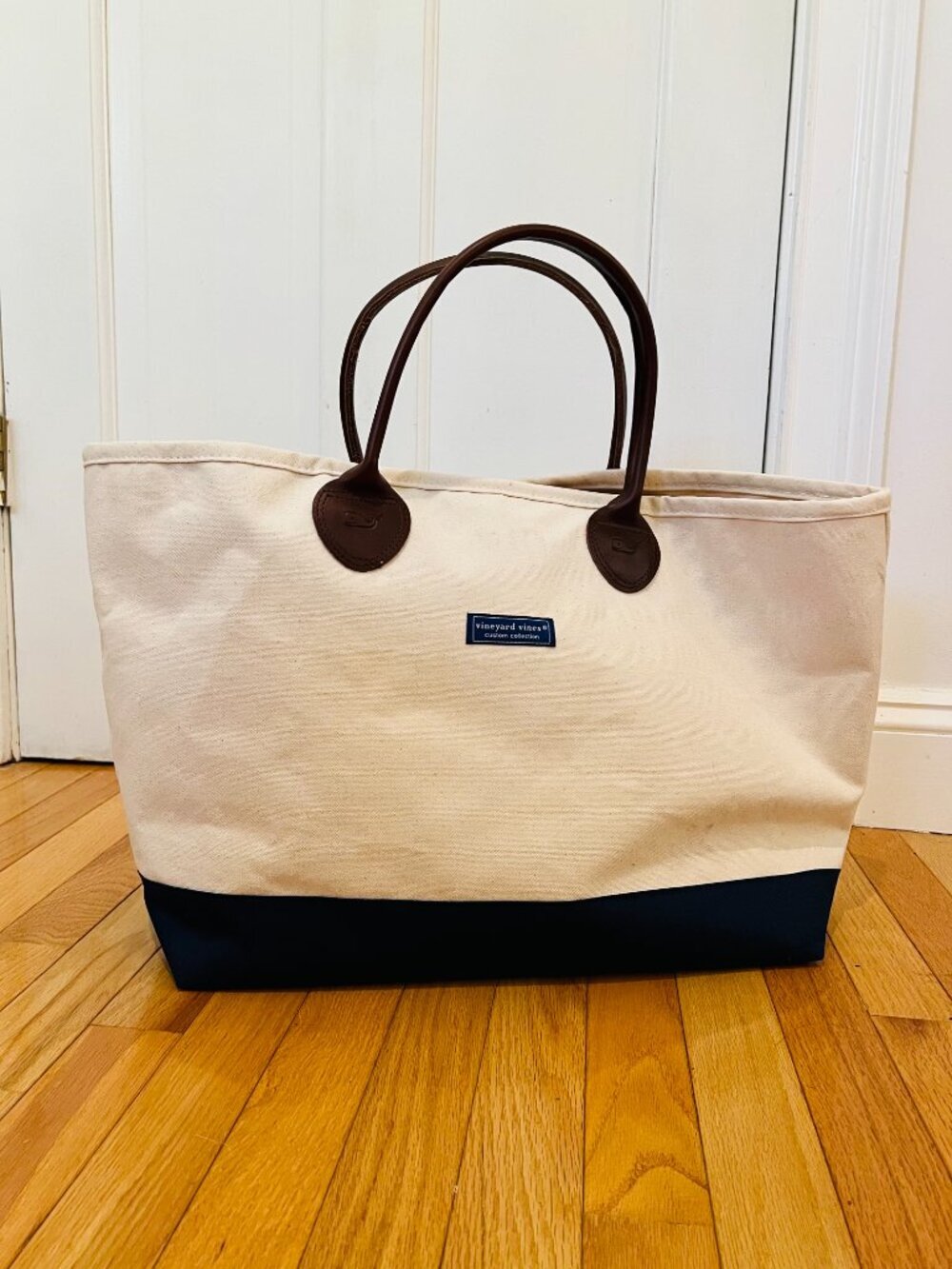 Vineyard Vines Golf Tote Bag with Leather Handles - Picture 15 of 16